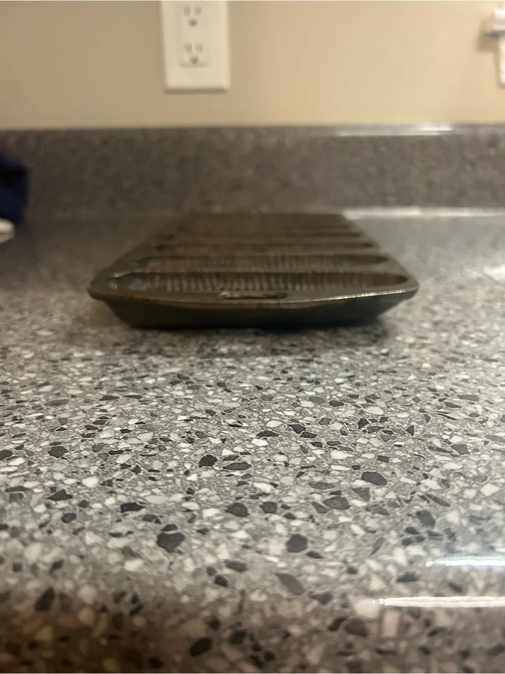 Vintage 7-Ear Cast Iron Cornbread Pan